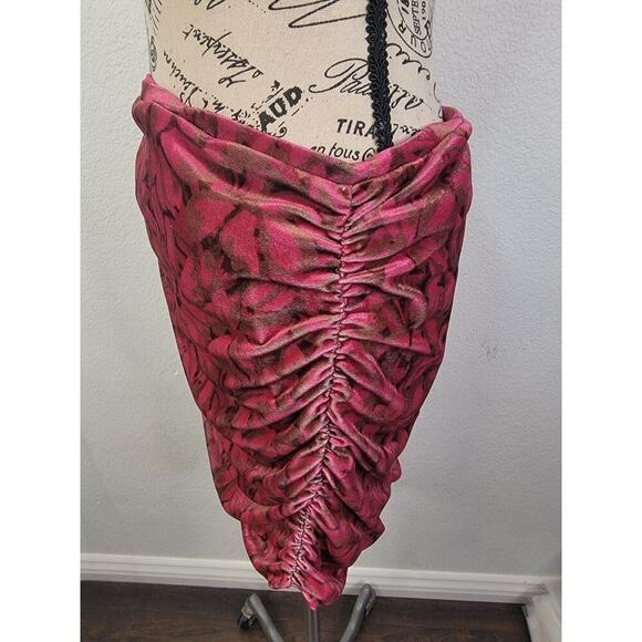 Anthropologie Mini Skirt Size Medium Ruched Velvet Floral Pink Pull On - Picture 3 of 9